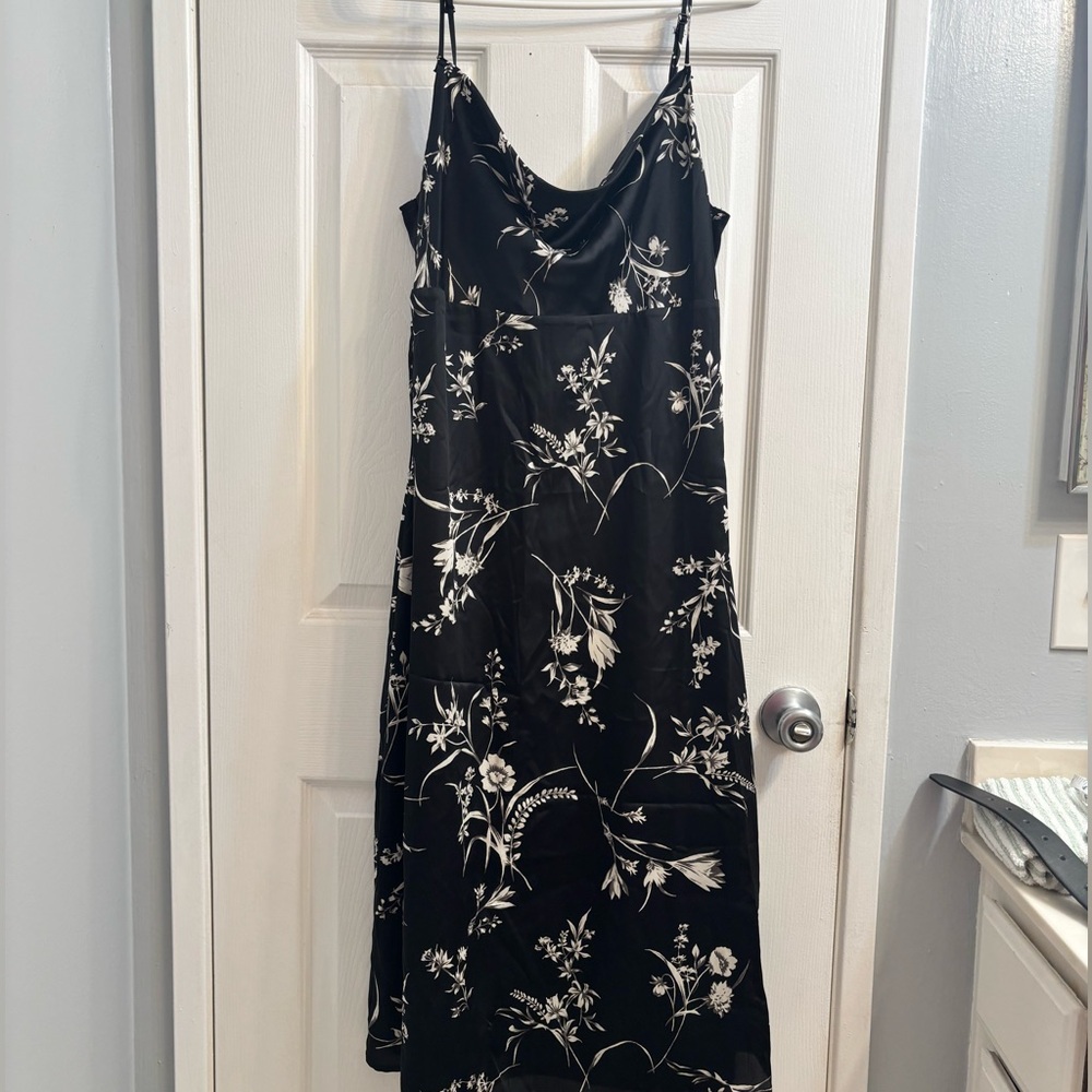 Rokoko Black and White Floral Midi Dress